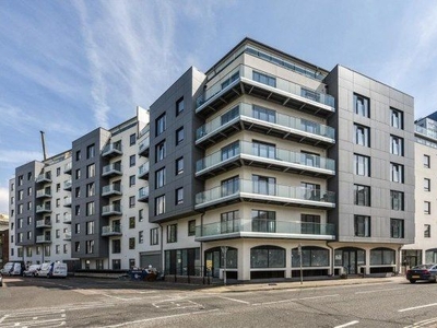 Flat to rent in Royal Crescent Apartments, Southampton SO14