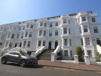 Flat to rent in Silverdale Road, Eastbourne BN20
