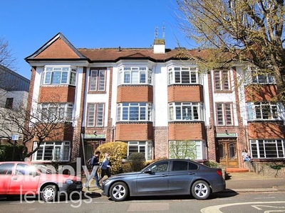 Flat to rent in Somerhill Road, Hove BN3