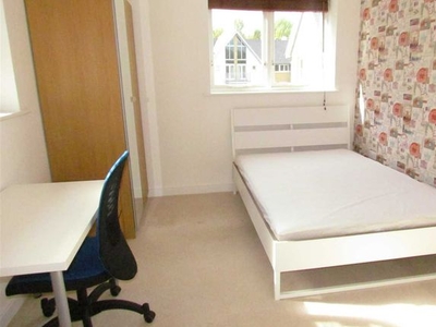 Flat to rent in St. Andrews Close, Canterbury CT1
