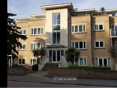 Flat to rent in Surrey Road, Bournemouth BH4