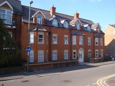 Flat to rent in Sydenham Road, Guildford GU1