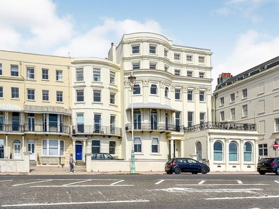 Flat to rent in The Albemarle, Marine Parade, Brighton BN2