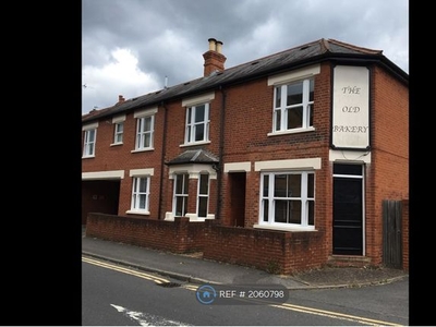 Flat to rent in The Old Bakery, Egham TW20