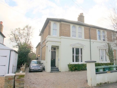 Flat to rent in The Villas, 147 Gresham Road, Staines-Upon-Thames TW18
