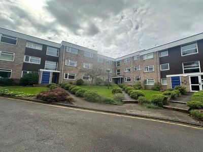 Flat to rent in Ulverley Crescent, Solihull B92