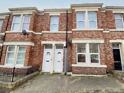Flat to rent in Westbourne Avenue, Bensham, Gateshead NE8