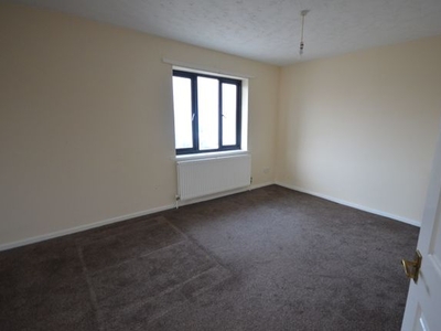 Flat to rent in Weyhill Road, Andover SP10