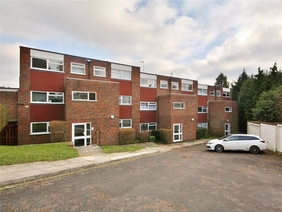 Flat to rent in Woodlands Court, Woking, Surrey GU22