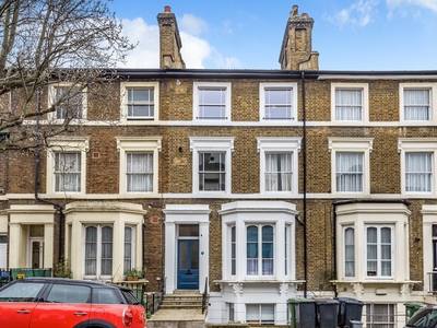 Flat to rent - Limes Grove, London, SE13