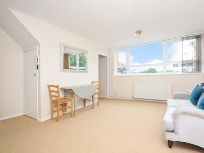 Maisonette to rent in Sheendale Road, Richmond TW9