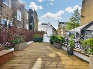 Mews house for sale in Dove Mews, London SW5