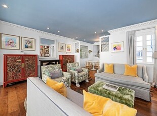 Mews house for sale in Queen's Gate Mews, South Kensington, London SW7