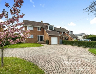 Ridgeway, West Parley, Ferndown, BH22 4 bedroom house in West Parley