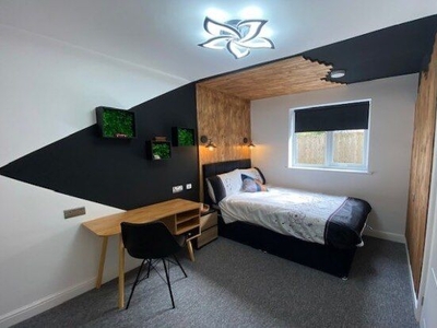 Room to rent in James Road, Bristol BS16