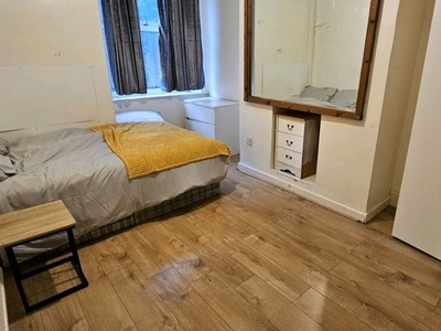Room to rent in Langton Street(Rooms Shared House ), Salford M6