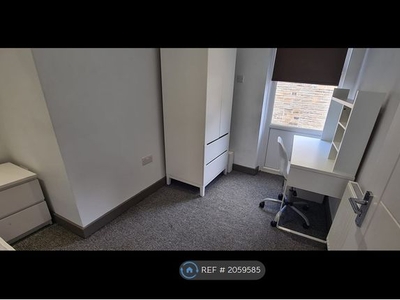 Room to rent in Lockwood Road, Huddersfield HD1