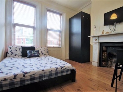 Room to rent in Manor House Road, Jesmond, Newcastle Upon Tyne NE2