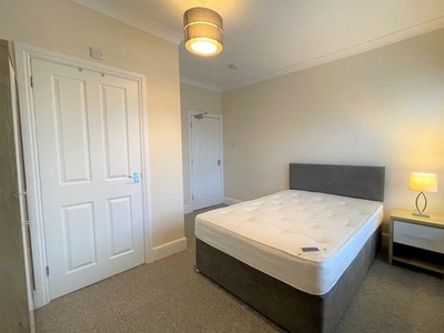 Room to rent in Room 3, Lincoln Road, Peterborough PE4