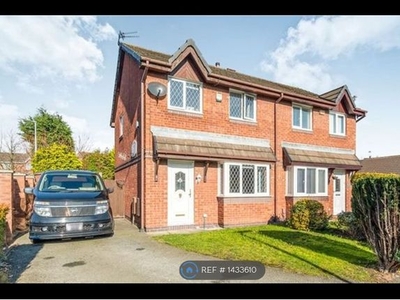 Semi-detached house to rent in Chalgrave Close, Widnes WA8