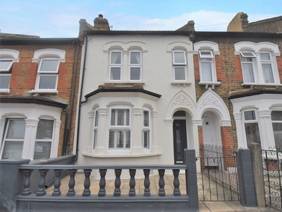 Terraced House for sale - Chestnut Rise, London, SE18