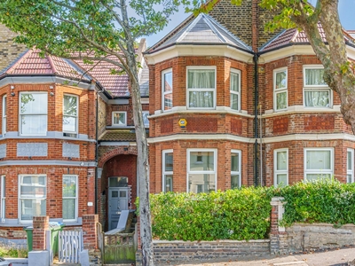 Terraced House for sale - Griffin Road, London, SE18