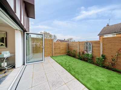Terraced House for sale - The Lawns, London, SE19