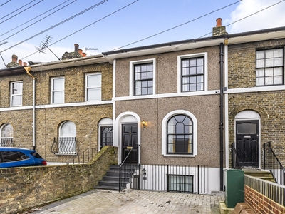 Terraced House for sale - Zion Place, Gravesend, DA12