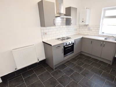 Terraced house to rent in Clarence Avenue, Doncaster, South Yorkshire, 8Au, UK DN4
