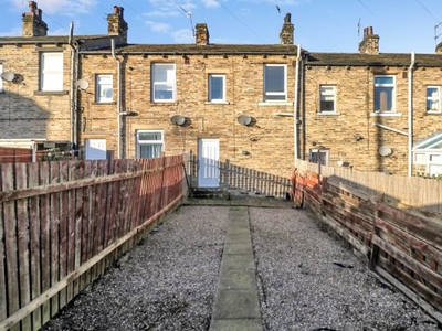 Terraced house to rent in Farfield Street, Cleckheaton, West Yorkshire BD19