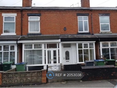Terraced house to rent in Lightwoods Road, Smethwick B67