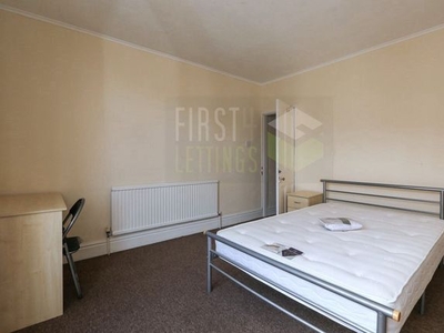 Terraced house to rent in Lorne Road, Clarendon Park LE2