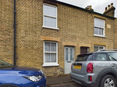 Terraced house to rent in Selwyn Road, Cambridge CB3