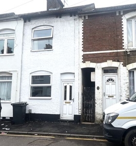 Terraced house to rent in Stanley Street, Luton LU1