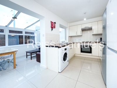 Town house to rent in Barnfield Place, Canary Wharf, Isle Of Dogs, London E14