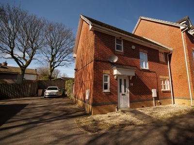 Town house to rent in Hadleigh Green, Lostock, Bolton BL6