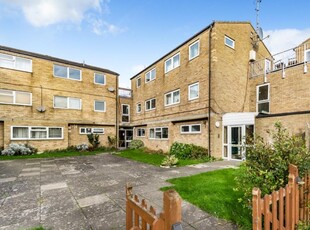 2 Bed Flat/Apartment For Sale in Aylesbury, Buckinghamshire, HP19 - 5253275