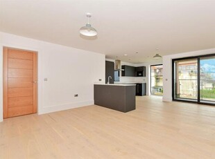 2 Bedroom Apartment For Sale In Fitzroy Avenue, Broadstairs