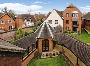 2 Bedroom Flat For Sale In Ringwood, Hampshire