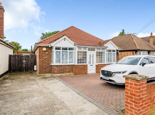 3 Bed Bungalow To Rent in Ashford, Sunbury, TW15 - 504