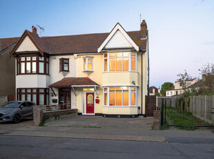 4 Bedroom Semi-detached House For Sale In Southend-on-sea