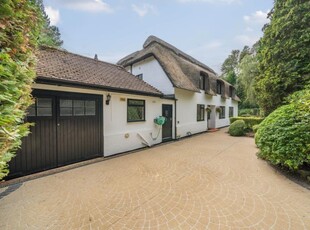 5 Bed Cottage For Sale in Fireball Hill, Sunningdale, Berkshire, SL5 - 5194589