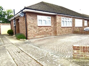 Bungalow to rent in Hunter Drive, Hornchurch RM12