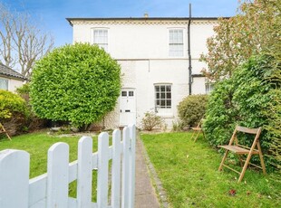 Cottage to rent in Richmond Court Gardens, Colne Road, Cromer NR27