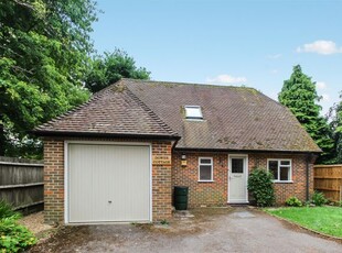 Detached bungalow to rent in Barnett Lane, Wonersh, Guildford GU5