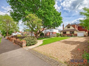 Detached house for sale in Park Way, Shenfield, Brentwood CM15