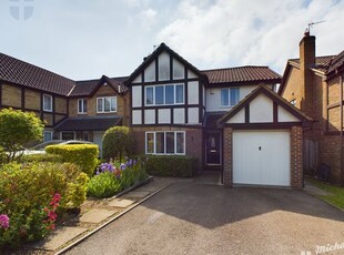 Detached house to rent in Beacon Close, Stone, Aylesbury HP17