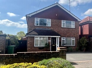 Detached house to rent in Bramley Way, Ashtead KT21