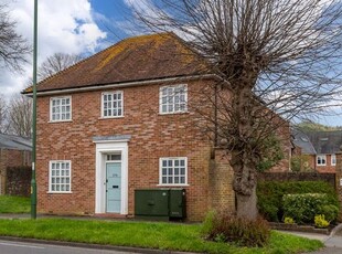 Detached house to rent in Broyle Road, Chichester PO19