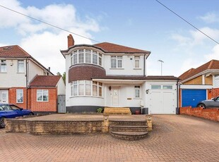 Detached house to rent in Courtlands Drive, Watford WD17